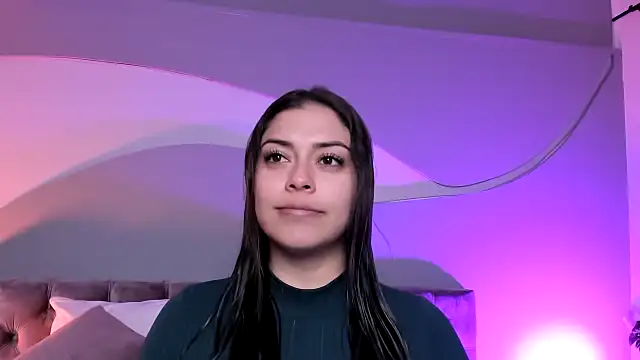 Nicolle W online show from March 2025 12:00:01 PM