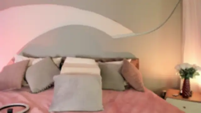 Nicolle W online show from September 2025 11:55:02 AM