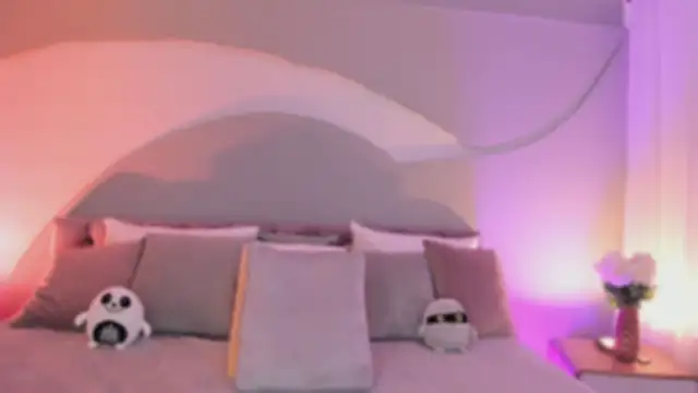 Nicolle W online show from October 2025 11:55:01 AM