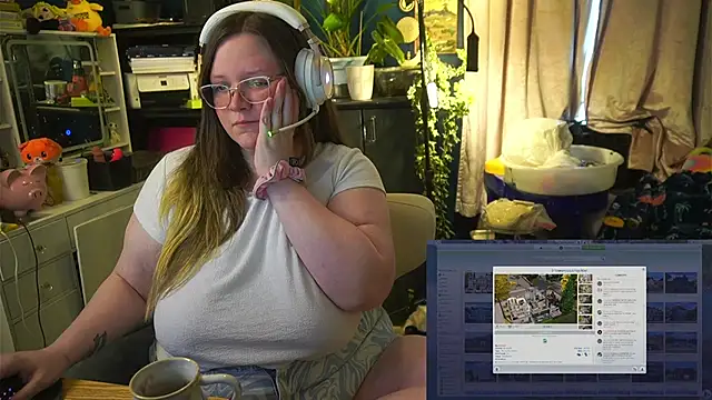 Geeky Kitten online show from October 2025 02:38:02 PM