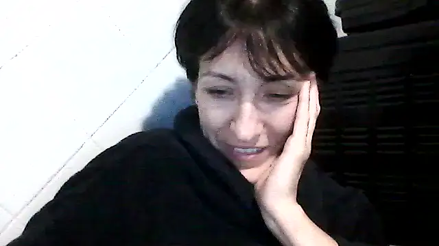 Snapshot of SunnyAmorre chatting on October 2025 08:31:01 PM SunnyAmorre online show from October 2025 08:31:01 PM