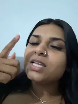 layla amin online show from November 2025 01:52:01 AM