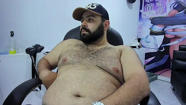 Snapshot of Beerbear_boy chatting on February 2025 11:00:02 PM Beerbear boy online show from February 2025 11:00:02 PM