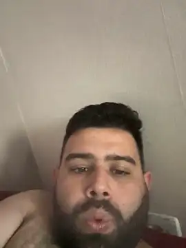 Snapshot of Beerbear_boy chatting on November 2025 05:09:01 PM Beerbear boy online show from November 2025 05:09:01 PM