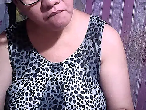 Snapshot of sweetsosie18 chatting on November 2025 01:21:02 PM sweetsosie18 online show from November 2025 01:21:02 PM