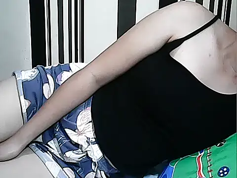 Snapshot of innocently_yours chatting on January 2025 08:44:01 PM innocently yours online show from January 2025 08:44:01 PM