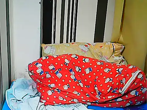 Snapshot of innocently_yours chatting on February 2025 12:18:01 AM innocently yours online show from February 2025 12:18:01 AM