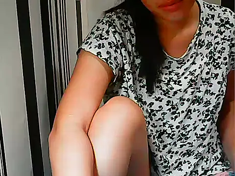 Snapshot of innocently_yours chatting on February 2025 11:05:01 PM innocently yours online show from February 2025 11:05:01 PM