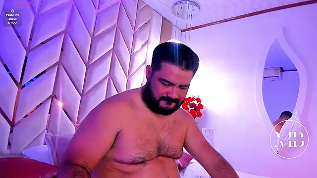 Snapshot of MichaelBear_ chatting on October 2025 01:19:01 PM MichaelBear online show from October 2025 01:19:01 PM