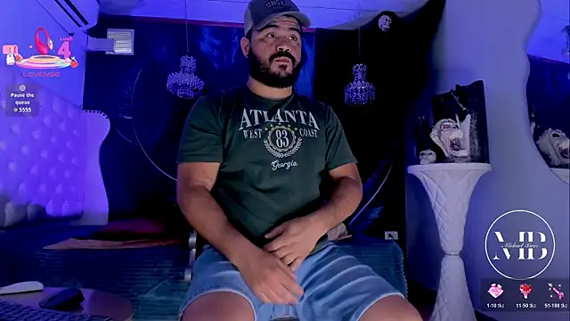 Snapshot of MichaelBear_ chatting on October 2025 02:41:02 PM MichaelBear online show from October 2025 02:41:02 PM