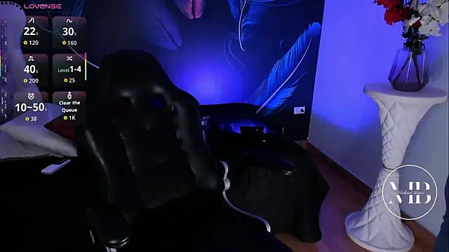 Snapshot of MichaelBear_ chatting on November 2025 01:22:01 PM MichaelBear online show from November 2025 01:22:01 PM