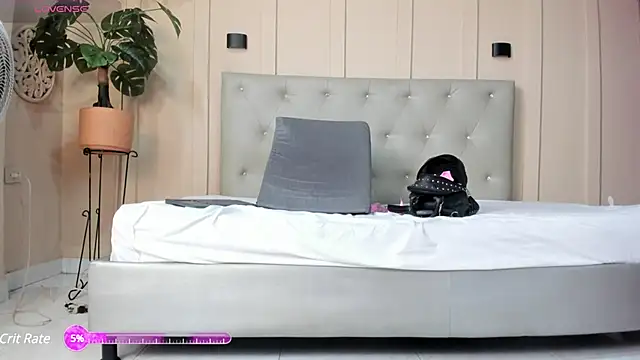 nicol snow online show from December 2024 04:29:02 PM