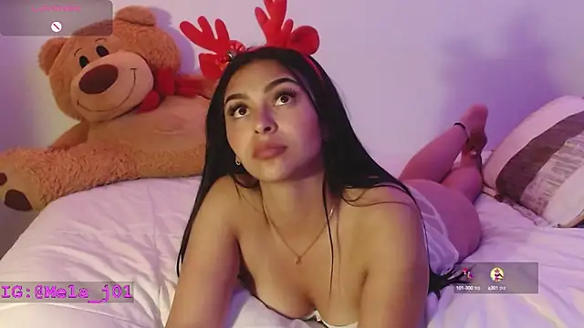 Melaniie01 online show from December 2024 01:04:02 AM