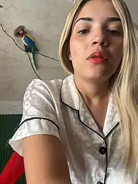 Snapshot of Sarita-candy chatting on January 2025 04:39:01 PM Sarita-candy online show from January 2025 04:39:01 PM