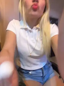 Snapshot of Sarita-candy chatting on January 2025 12:48:02 AM Sarita-candy online show from January 2025 12:48:02 AM