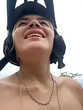 Snapshot of Sarita-candy chatting on February 2025 01:53:02 PM Sarita-candy online show from February 2025 01:53:02 PM