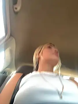 Snapshot of Sarita-candy chatting on February 2025 05:18:02 PM Sarita-candy online show from February 2025 05:18:02 PM