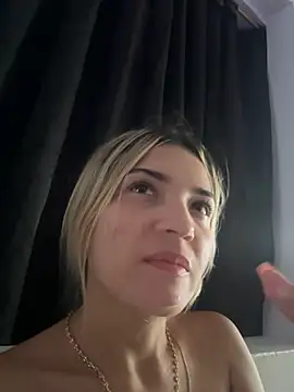 Snapshot of Sarita-candy chatting on February 2025 09:46:01 PM Sarita-candy online show from February 2025 09:46:01 PM