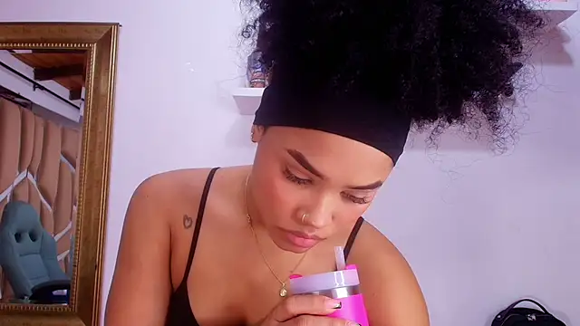 Snapshot of naia_blessed chatting on October 2025 07:22:02 PM naia blessed online show from October 2025 07:22:02 PM