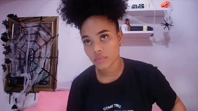 Snapshot of naia_blessed chatting on October 2025 09:15:02 PM naia blessed online show from October 2025 09:15:02 PM