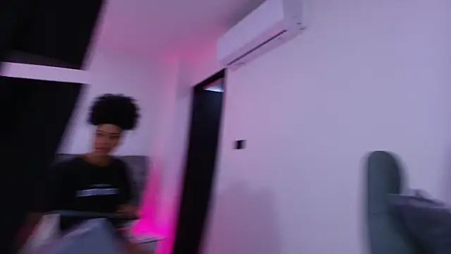 Snapshot of naia_blessed chatting on November 2025 07:25:01 PM naia blessed online show from November 2025 07:25:01 PM