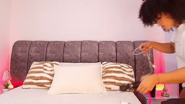 Snapshot of naia_blessed chatting on November 2025 07:14:01 PM naia blessed online show from November 2025 07:14:01 PM