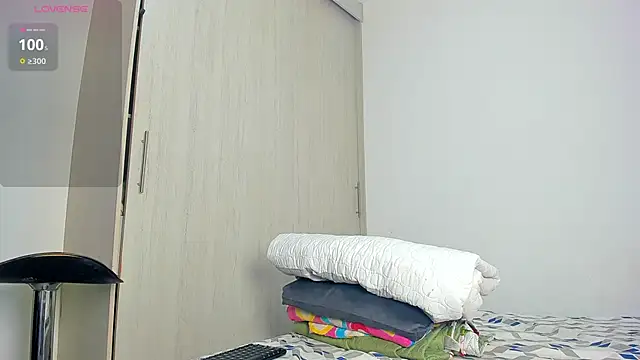 caroline tovar online show from October 2025 11:23:01 PM