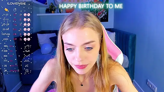 Snapshot of sayl0r_moon chatting on December 2024 03:14:02 AM sayl0r moon online show from December 2024 03:14:02 AM