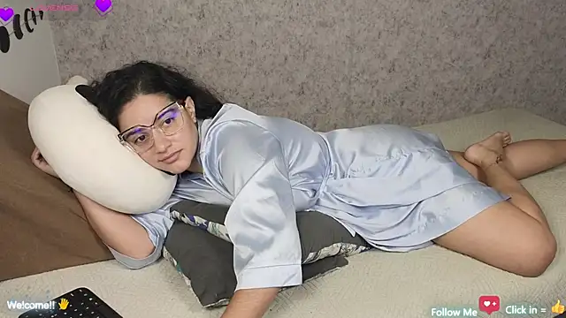 Snapshot of blue__moon_ chatting on January 2025 06:03:01 AM blue moon online show from January 2025 06:03:01 AM