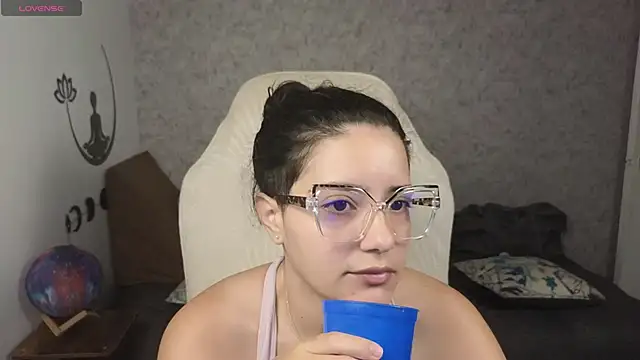 Snapshot of blue__moon_ chatting on February 2025 02:07:02 AM blue moon online show from February 2025 02:07:02 AM