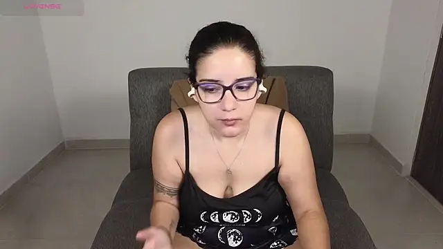 Snapshot of blue__moon_ chatting on October 2025 02:19:01 AM blue moon online show from October 2025 02:19:01 AM