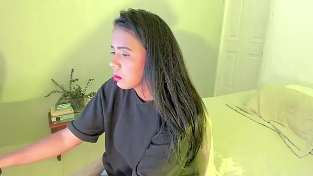 Snapshot of rosaaliiaa1 chatting on October 2025 04:19:02 PM rosaaliiaa1 online show from October 2025 04:19:02 PM