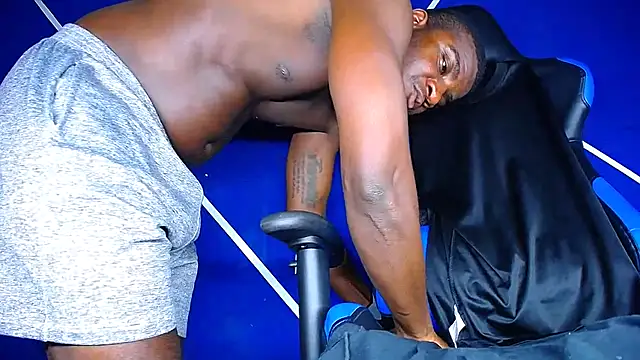 MAXJONES 2 online show from September 2025 11:41:02 PM