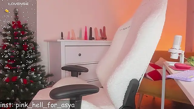 Snapshot of EmilyAden chatting on December 2024 09:06:01 PM EmilyAden online show from December 2024 09:06:01 PM