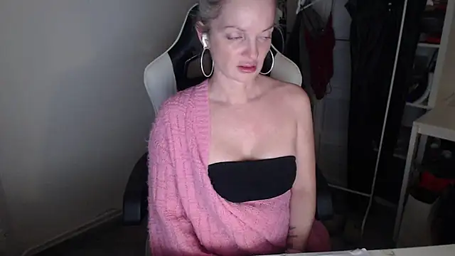 Snapshot of Sabdeluxe chatting on January 2025 07:23:02 PM Sabdeluxe online show from January 2025 07:23:02 PM