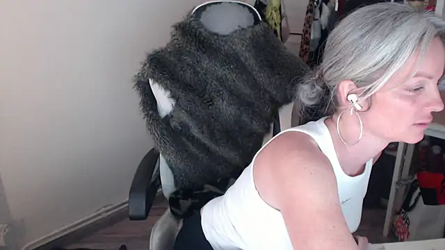 Snapshot of Sabdeluxe chatting on January 2025 11:47:02 AM Sabdeluxe online show from January 2025 11:47:02 AM
