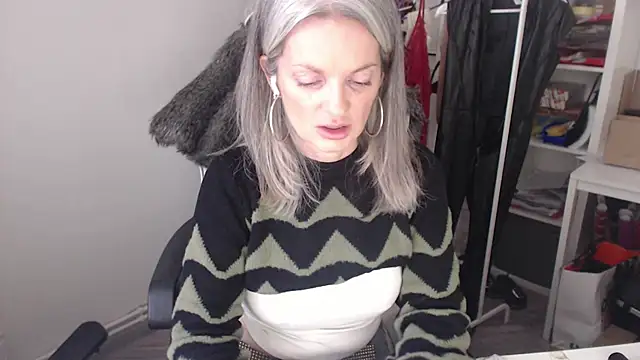 Snapshot of Sabdeluxe chatting on January 2025 10:42:01 AM Sabdeluxe online show from January 2025 10:42:01 AM