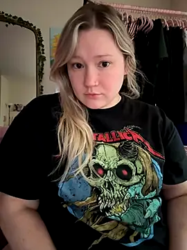 Snapshot of PiggyRose chatting on October 2025 10:29:02 PM PiggyRose online show from October 2025 10:29:02 PM