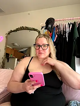 Snapshot of PiggyRose chatting on October 2025 06:08:01 PM PiggyRose online show from October 2025 06:08:01 PM