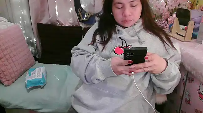 Snapshot of OhmyPinay chatting on December 2024 03:06:01 AM OhmyPinay online show from December 2024 03:06:01 AM