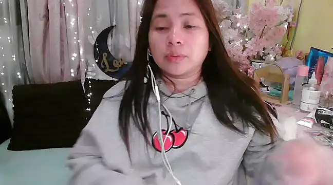 Snapshot of OhmyPinay chatting on December 2024 02:01:02 AM OhmyPinay online show from December 2024 02:01:02 AM