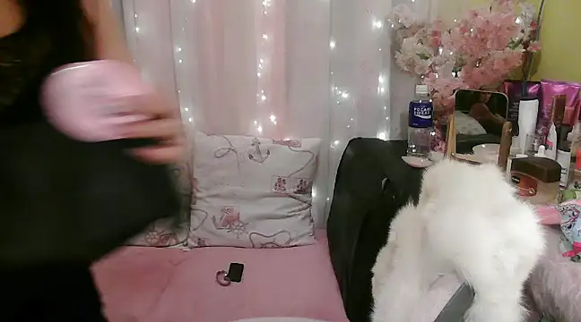 Snapshot of OhmyPinay chatting on January 2025 02:41:01 PM OhmyPinay online show from January 2025 02:41:01 PM