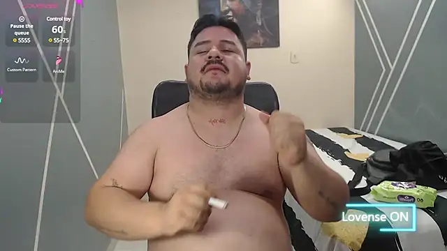 Snapshot of oso_dirty_ chatting on January 2025 08:42:01 PM oso dirty online show from January 2025 08:42:01 PM