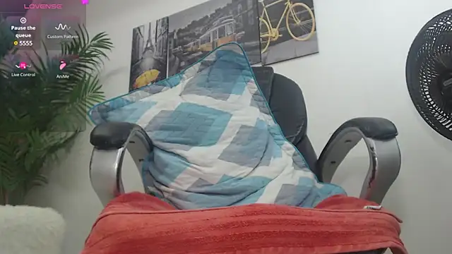 Snapshot of oso_dirty_ chatting on March 2025 08:42:02 PM oso dirty online show from March 2025 08:42:02 PM