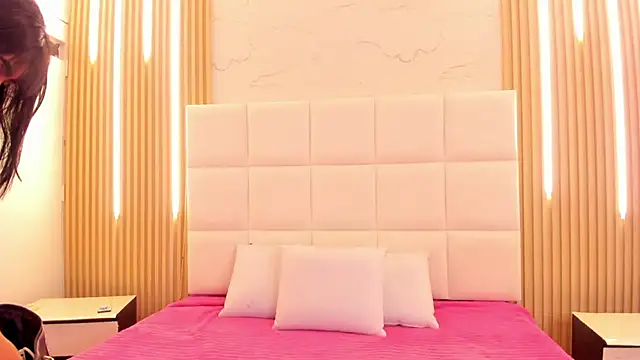 sofia castrillon online show from October 2025 08:20:01 PM