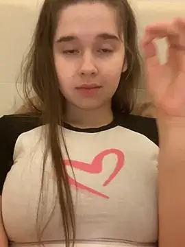 Snapshot of HornyGirlH chatting on October 2025 11:40:01 PM HornyGirlH online show from October 2025 11:40:01 PM