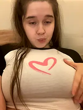 Snapshot of HornyGirlH chatting on October 2025 01:05:02 AM HornyGirlH online show from October 2025 01:05:02 AM