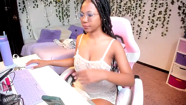 violeta milleer online show from October 2025 03:45:02 PM