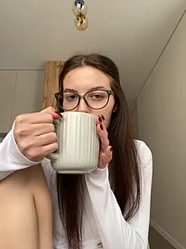 Snapshot of little_belucci chatting on October 2025 01:00:02 PM little belucci online show from October 2025 01:00:02 PM