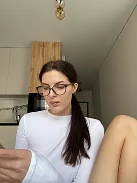 Snapshot of little_belucci chatting on October 2025 12:50:01 PM little belucci online show from October 2025 12:50:01 PM